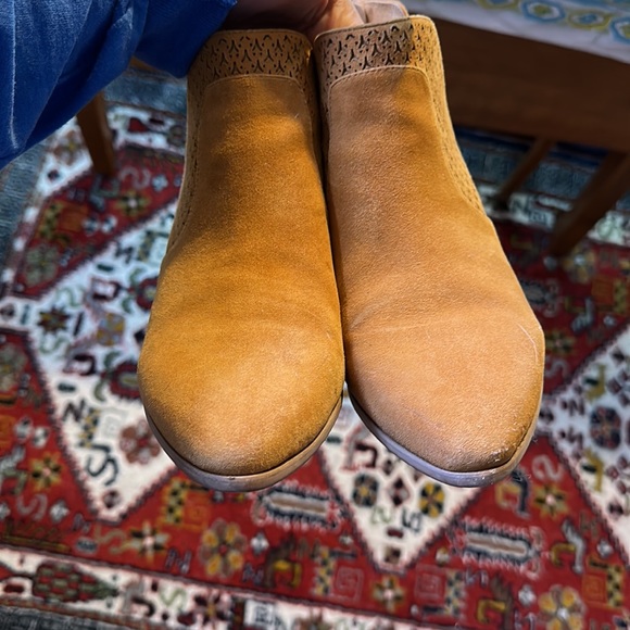 Vince Camuto Tan Booties - Picture 6 of 6